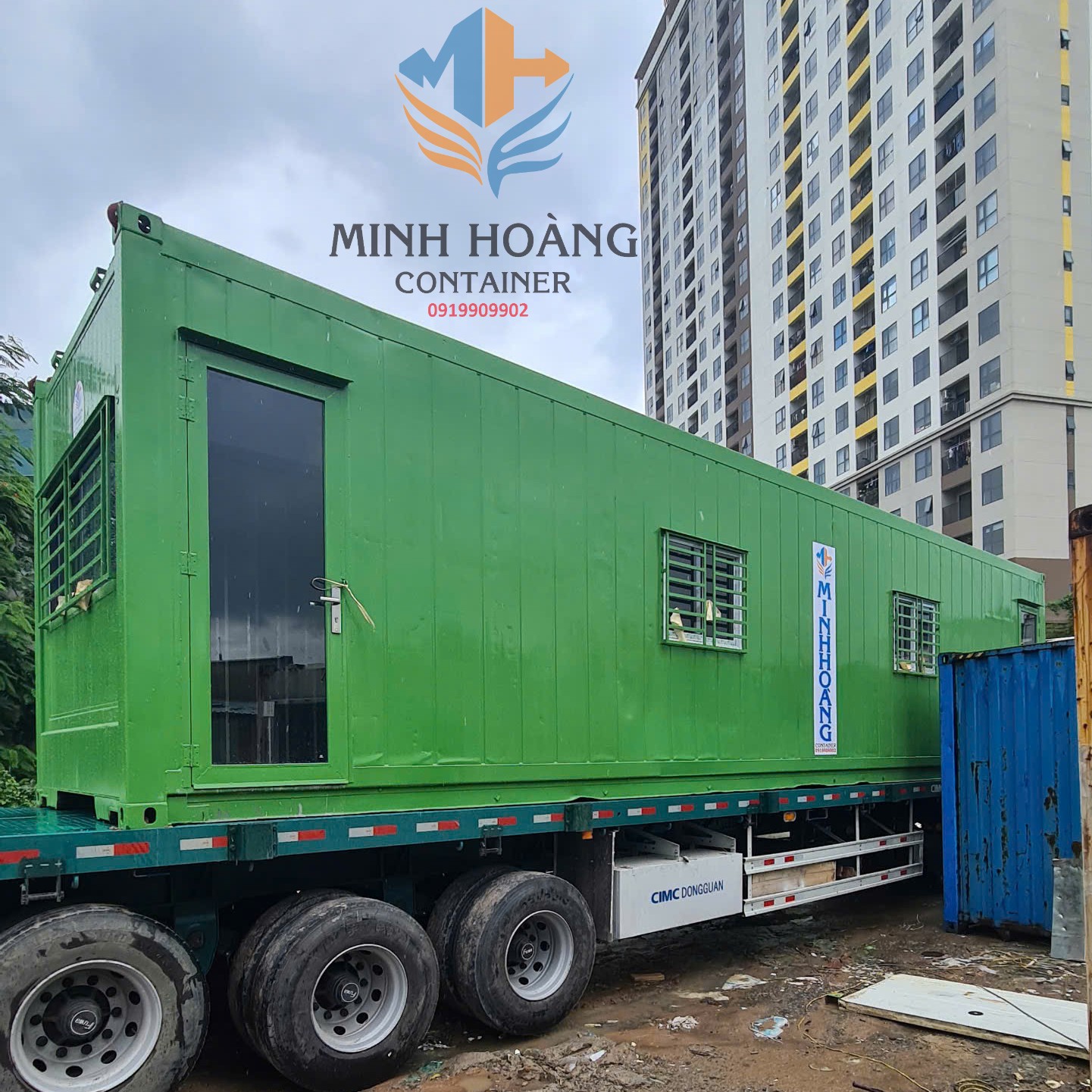 Bộ đôi container văn phòng 40 feet màu xanh lá kèm máy lạnh, điện, đèn đầy đủ tiện nghi option chia hai phòng đến với khách Sài Gòn [Mẫu thứ nhất]